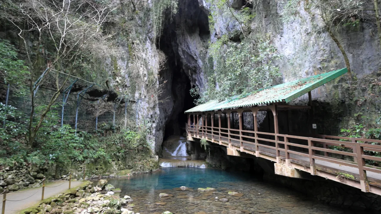 entrance of akiyoshido cave in yamaguchi japan
