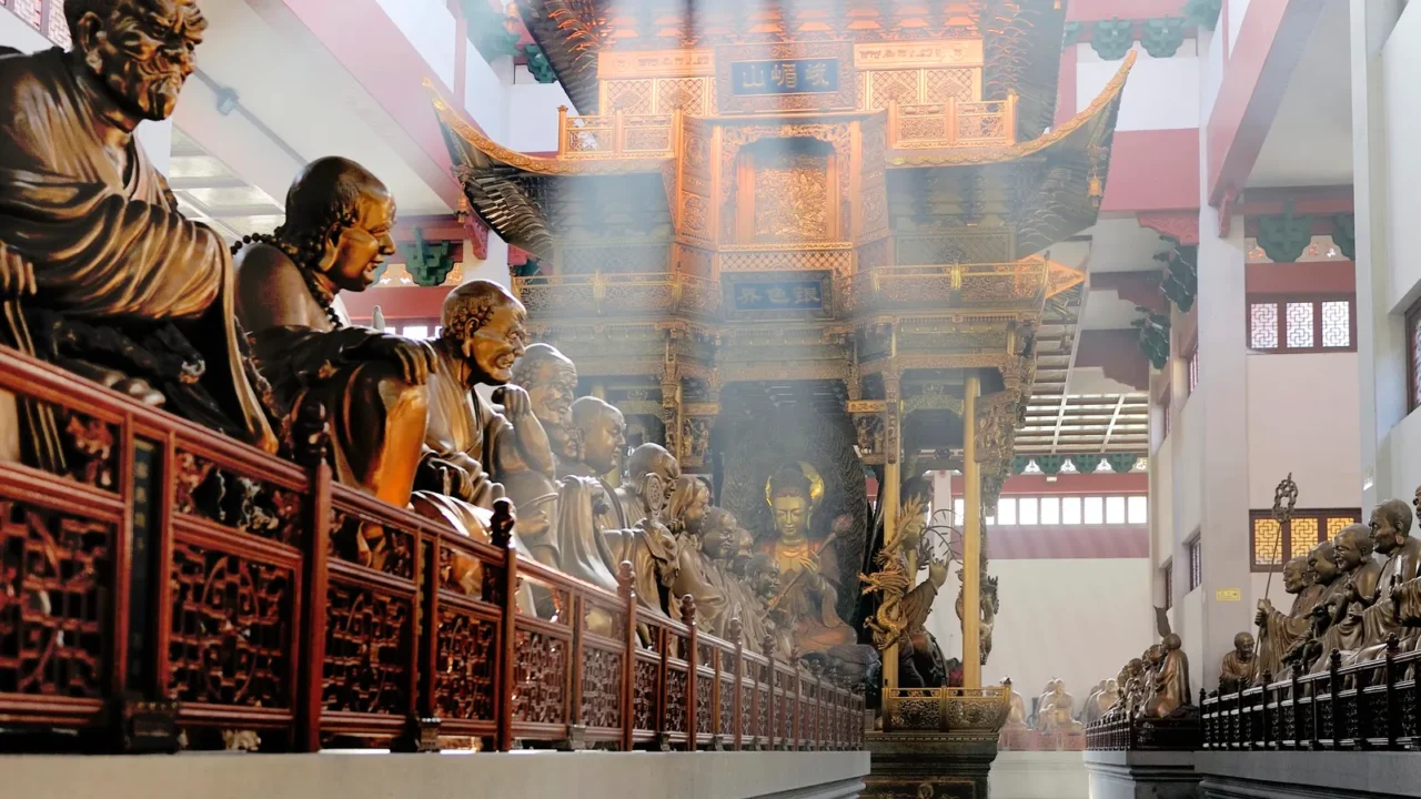 hall with statues at lingyin temple