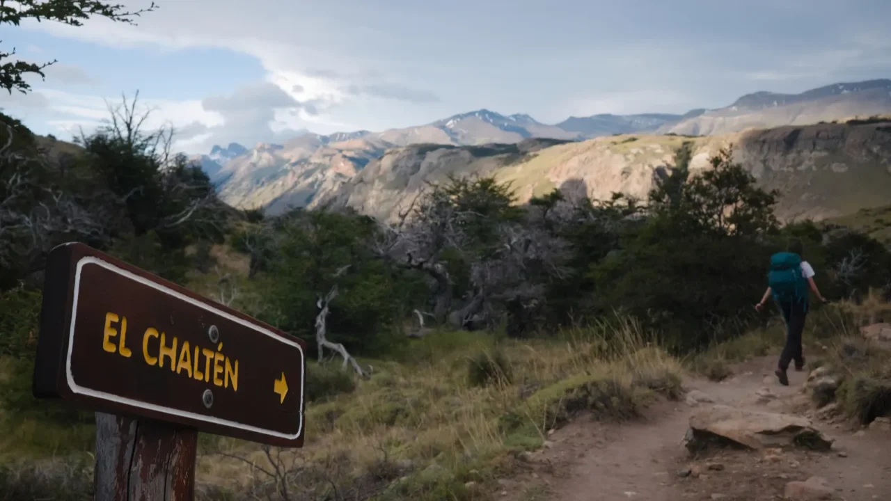 pointer to el chalten on tourist route in los glaciares