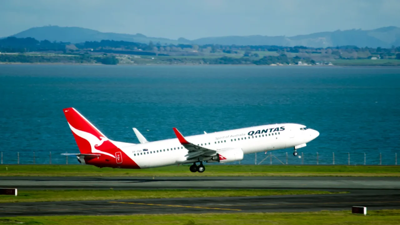 qantas plane takeoff