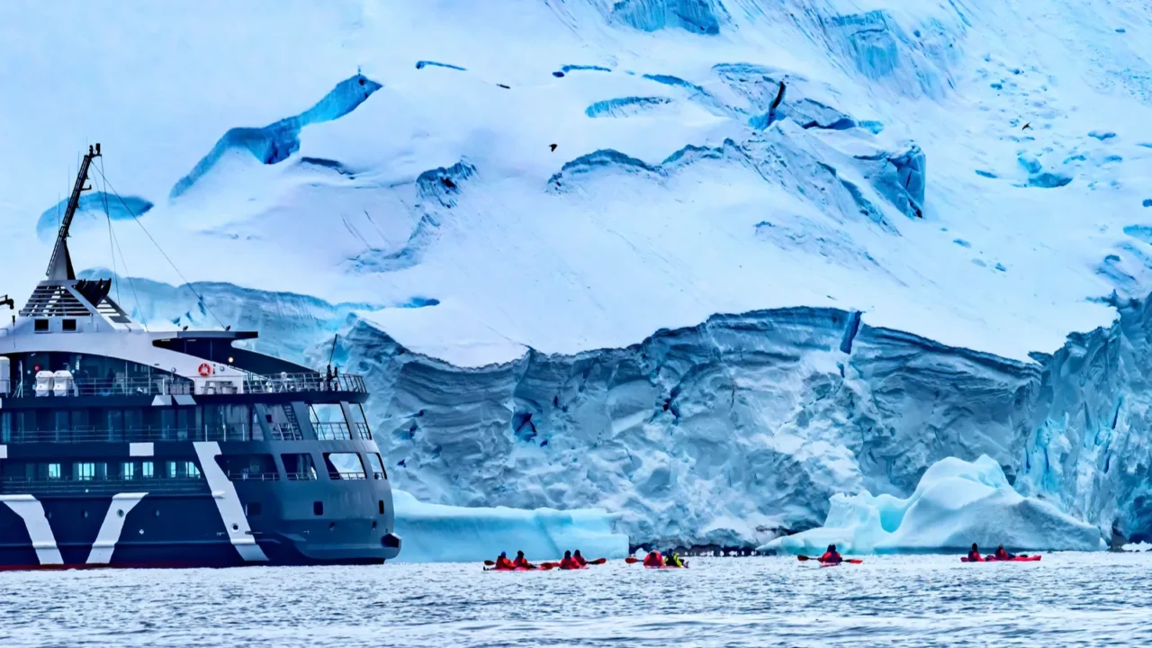 ship kayaks tourists snow glaciers mountains charlotte bay antar