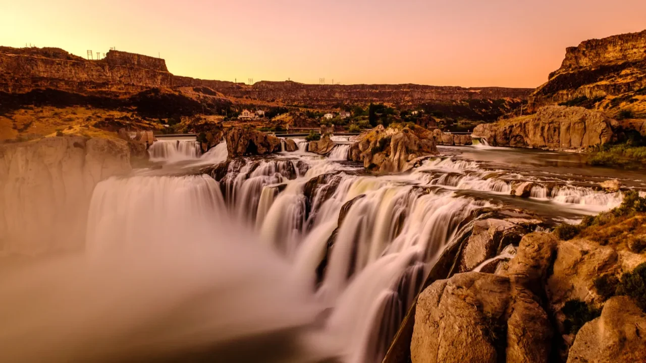 shoshone falls at sunset in twin falls