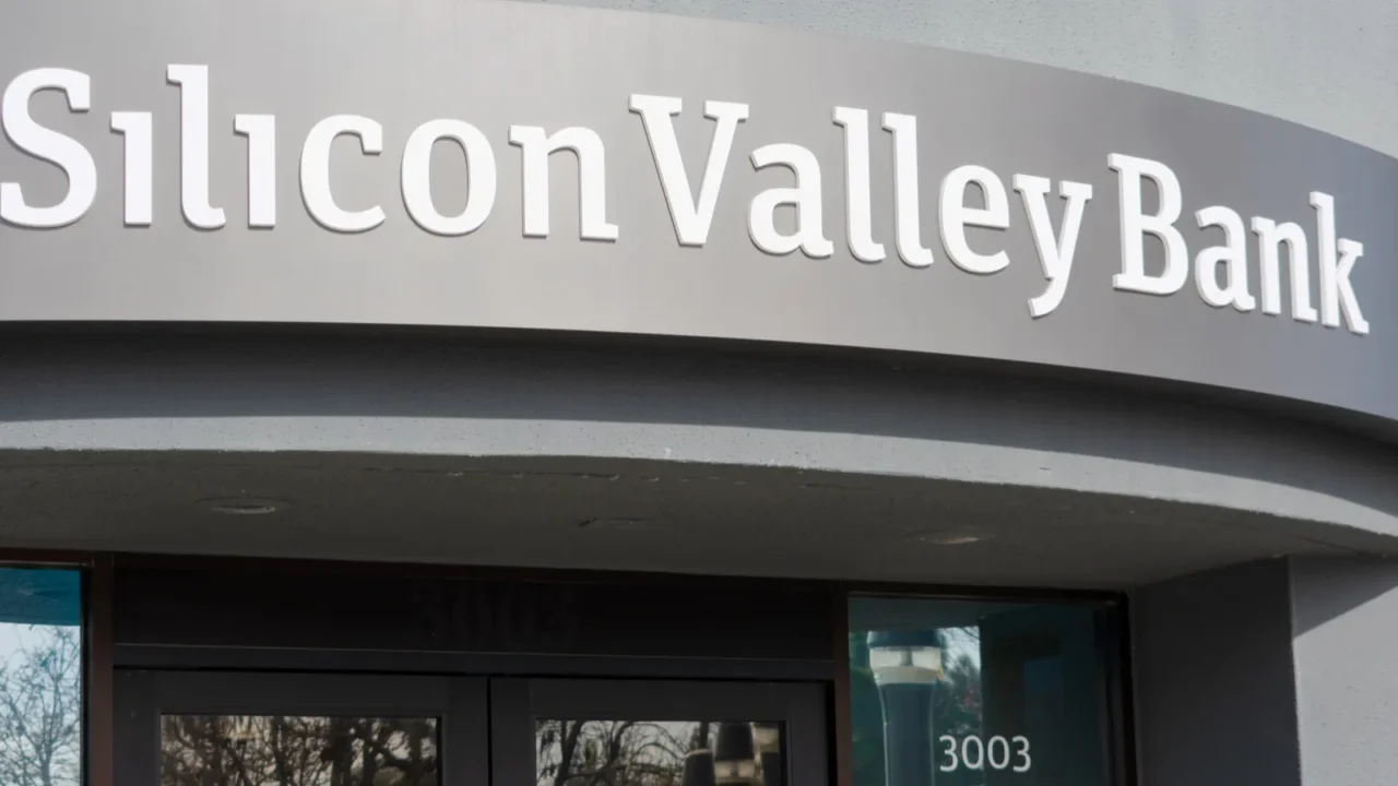 silicon valley bank facade at hightech commercial bank headquarters in
