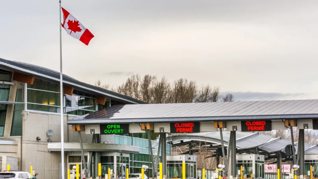 surrey canada  mar 29 2020 closed canada border lanes