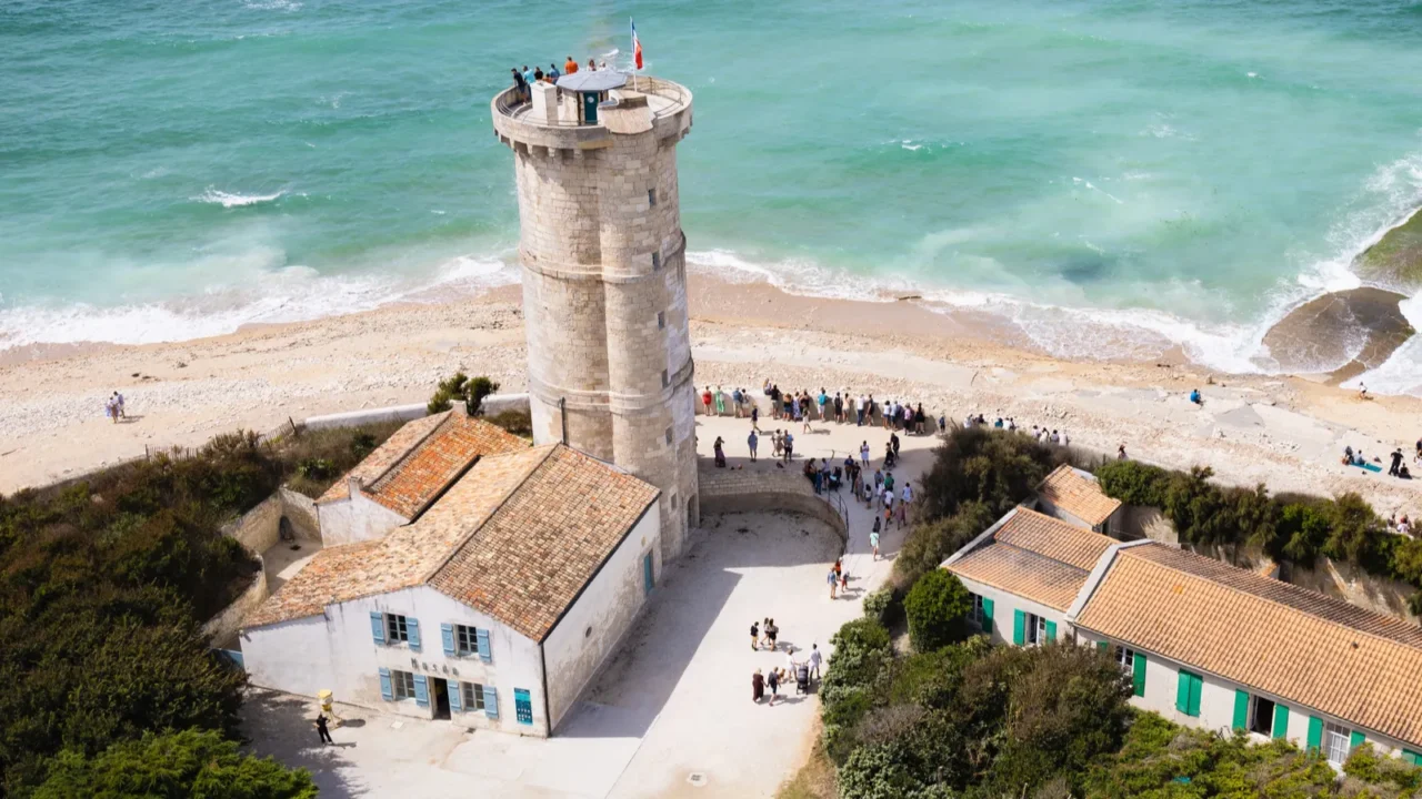 the whales lighthouse le phare des baleines at the western