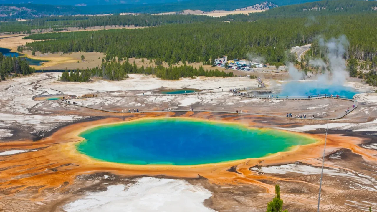 the world famous grand prismatic spring in yellowstone national park