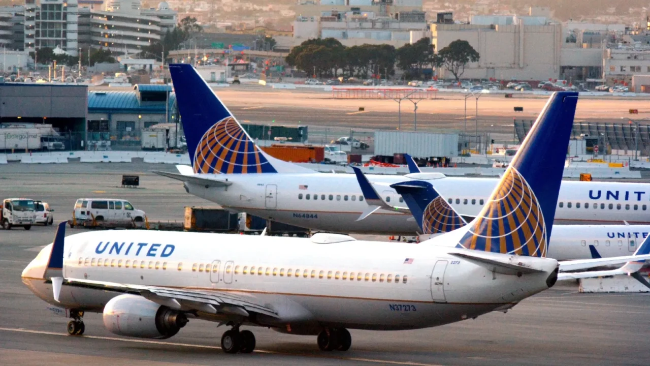 united airlines planes in san francisco international airport