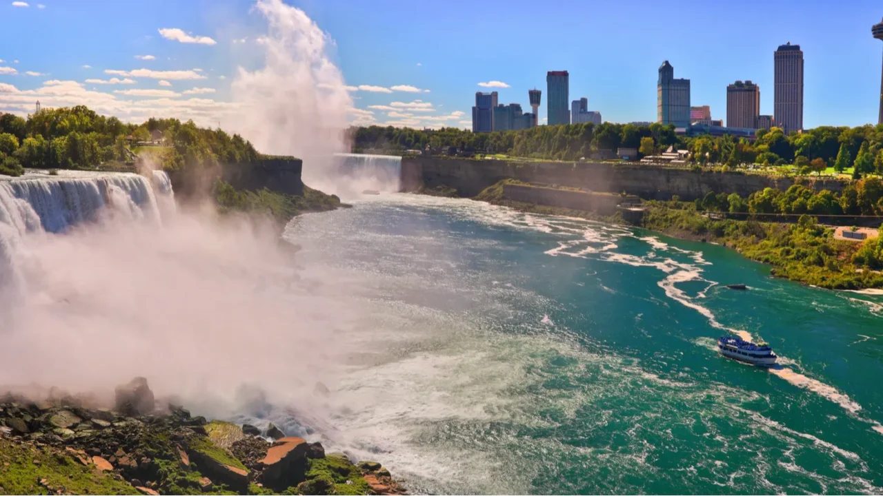 view niagara waterfall looking from american side