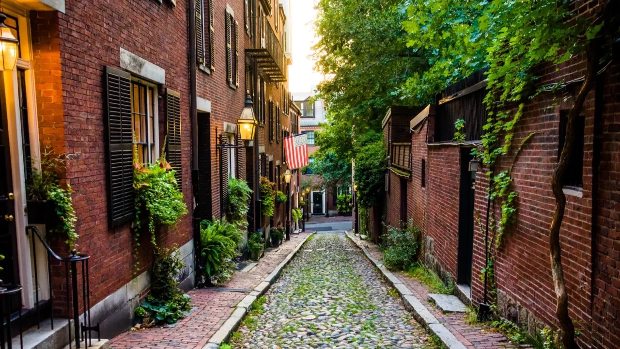 acorn street in beacon hill boston massachusetts