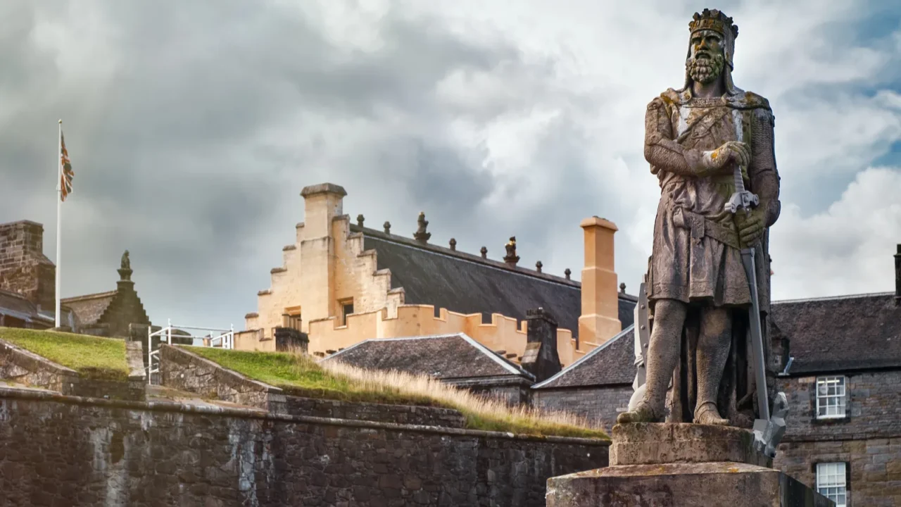 ancient statue of robert the bruce at stirling castle in