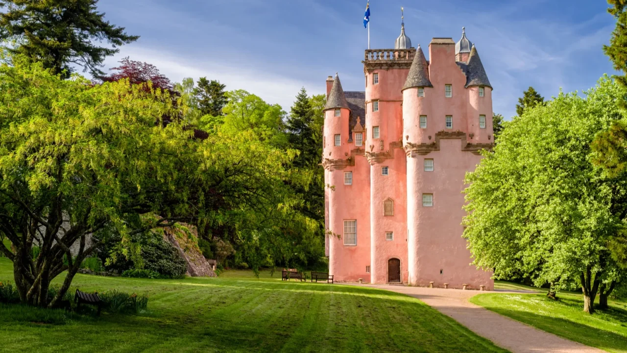 craigievar castle in scotland