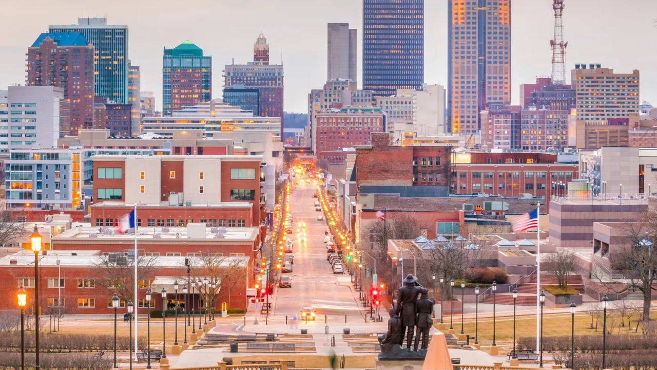 des moines iowa skyline in usa united states