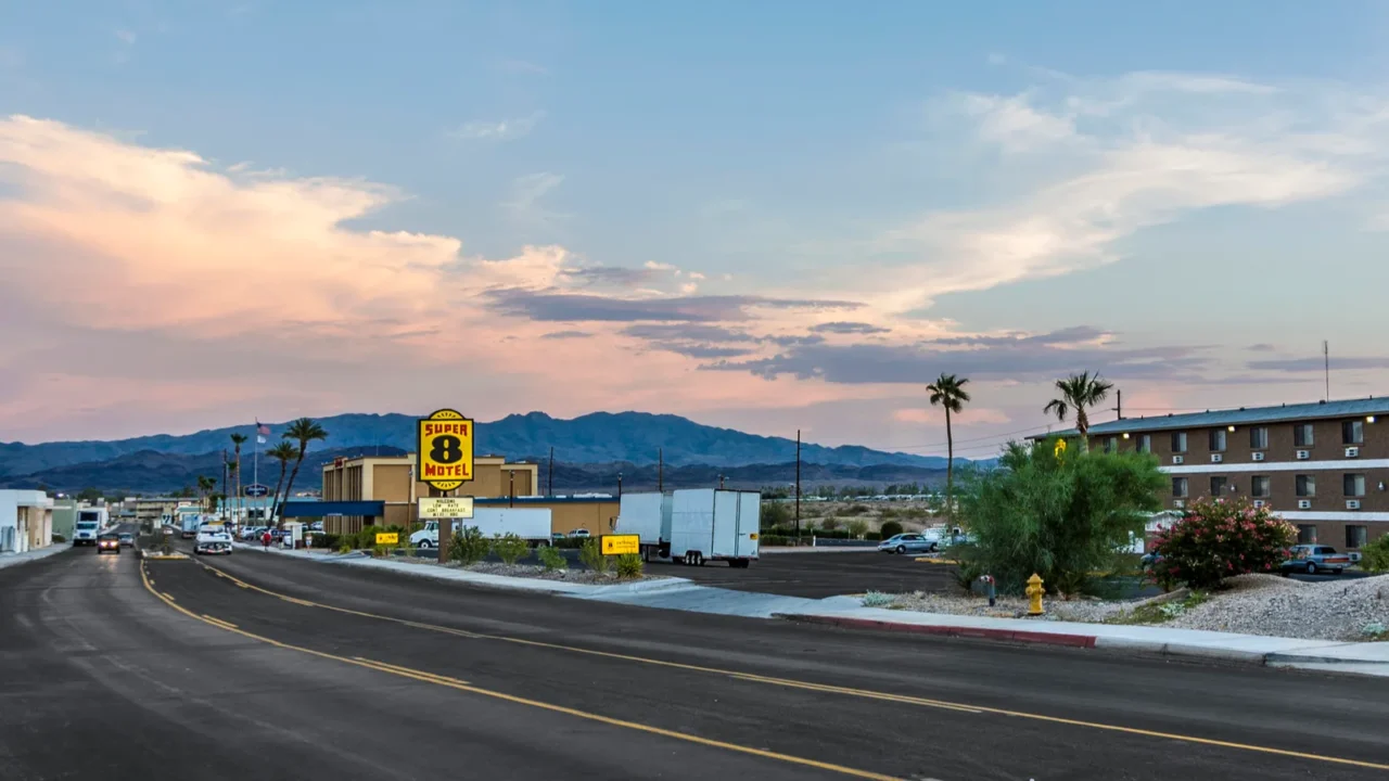 freeway at the city limit of lake havasu ins the