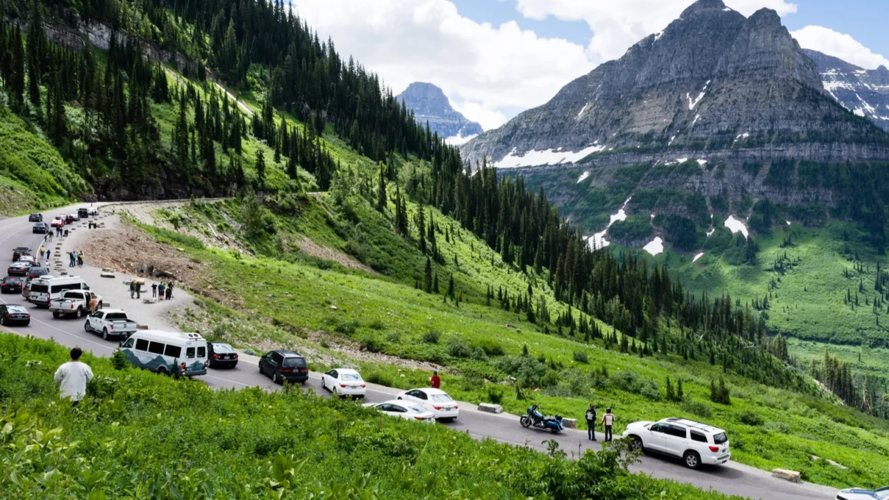 glacier national park usa  july 4 2016 crowded weeping