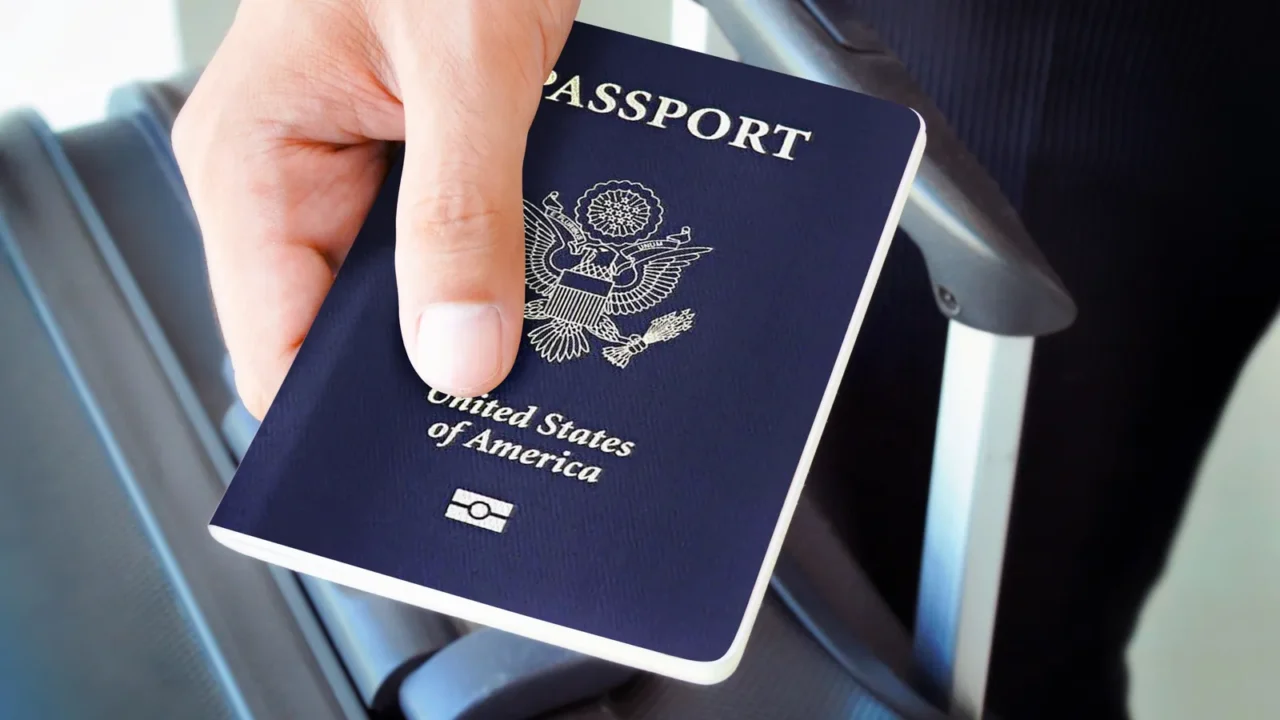 hand holding us passport