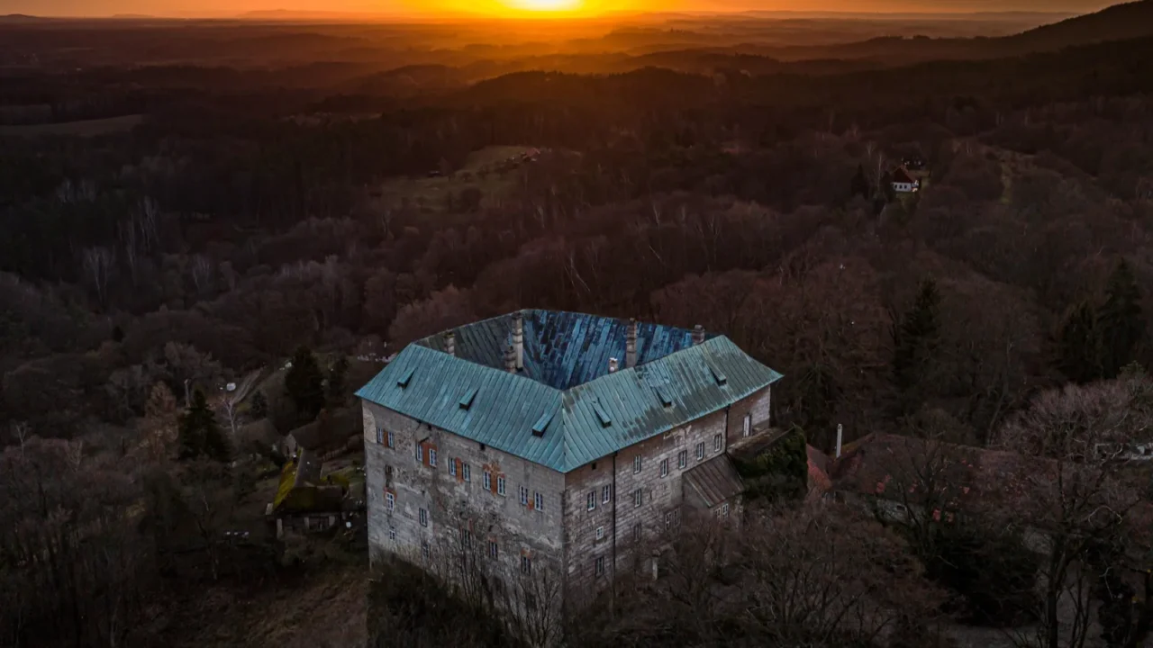 houska castle is an early gothic castle it is one