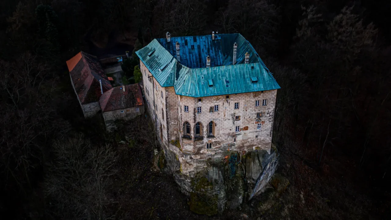 houska castle is an early gothic castle it is one