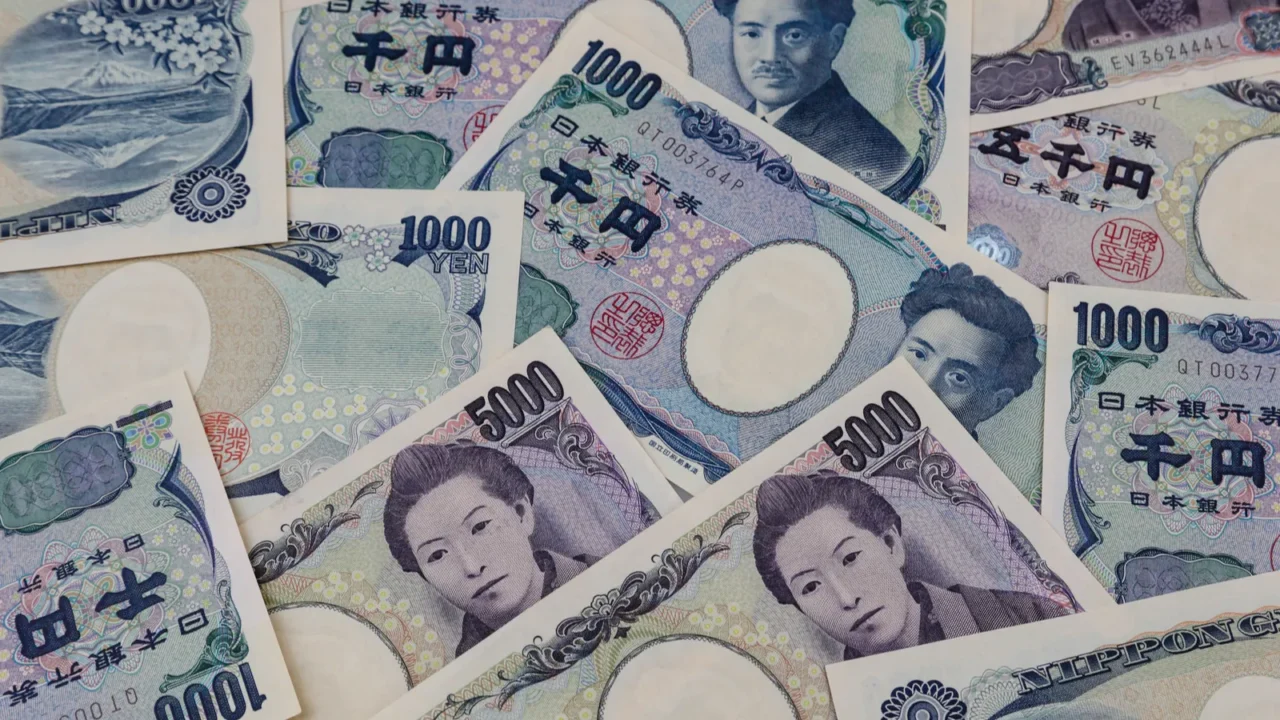 japanese yen banknotes