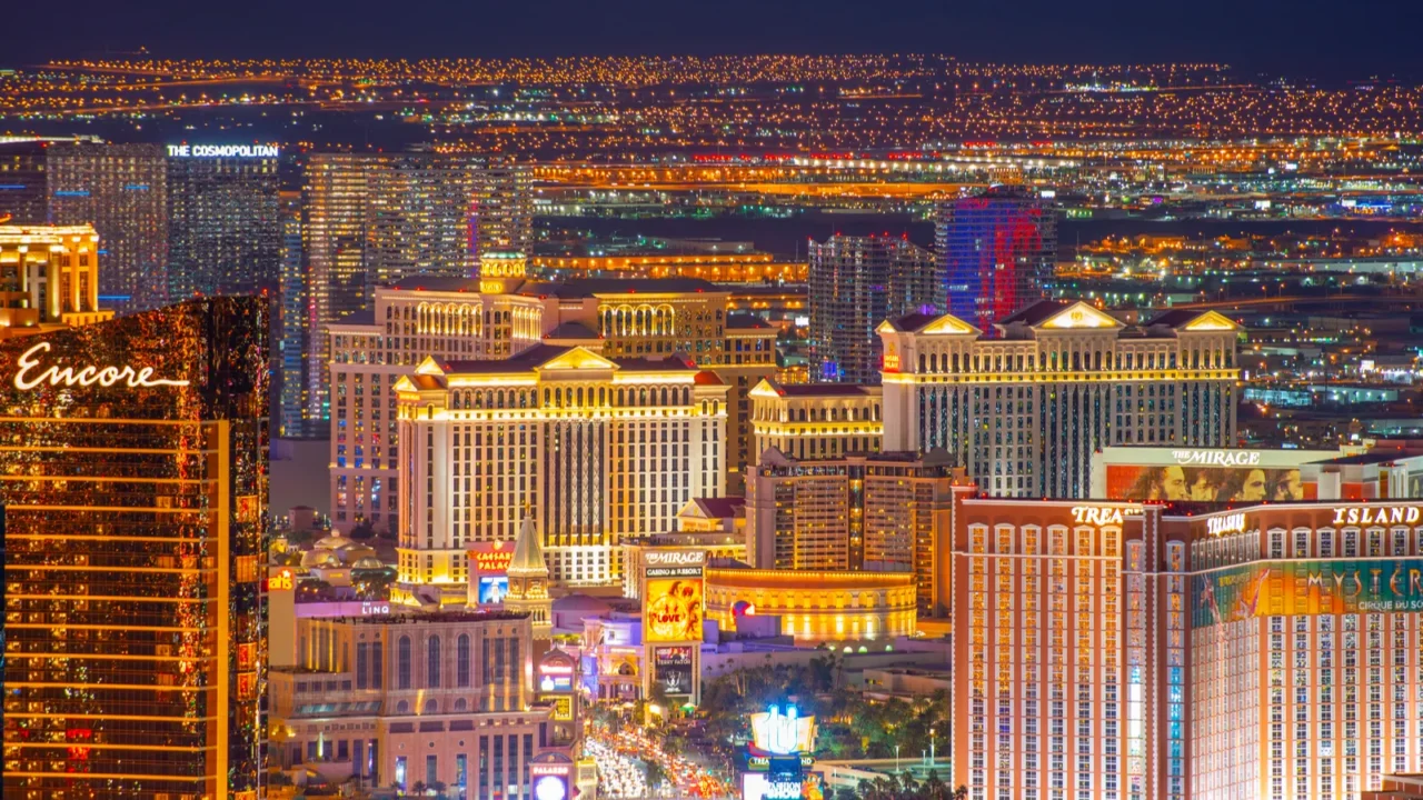 luxury hotels including wynn encore caesars palace treasure island at