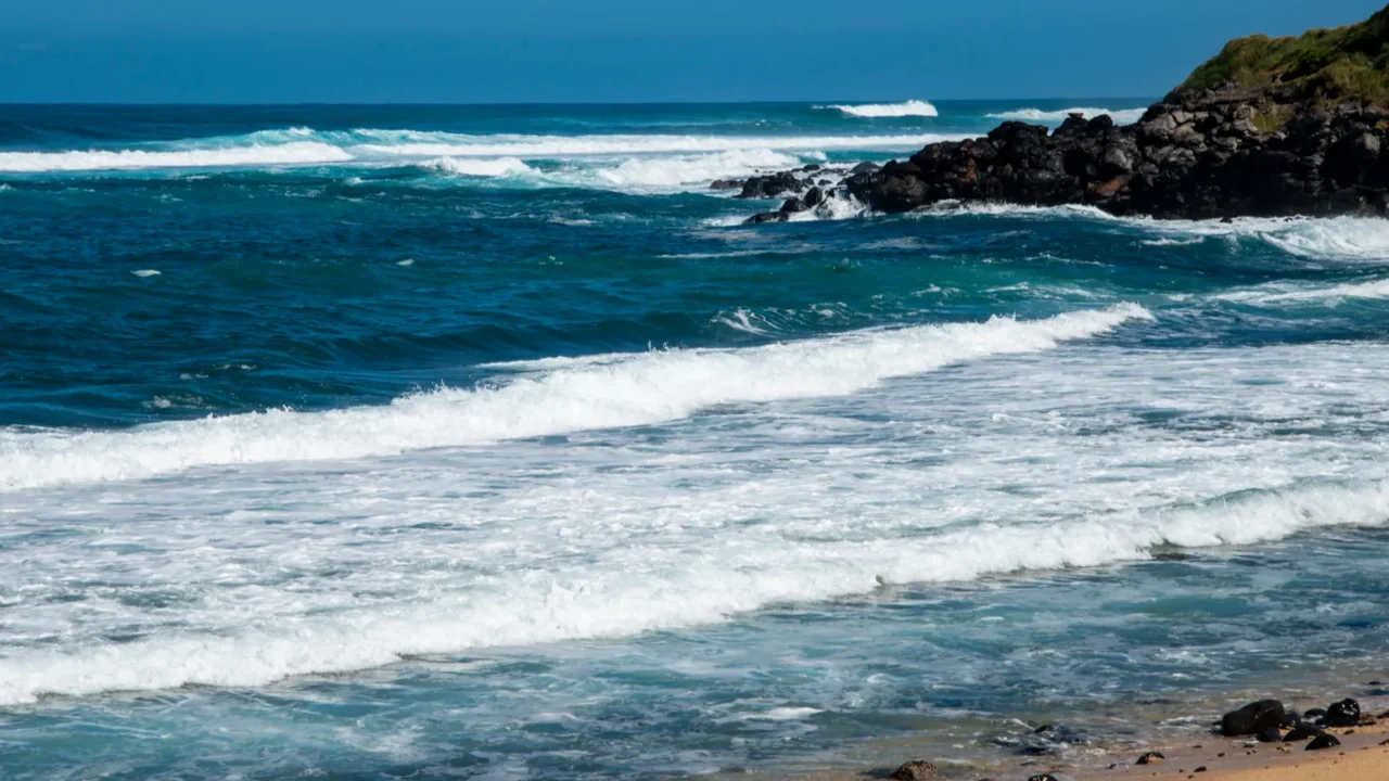 maui hawaii a beautiful view of the pacific ocean with