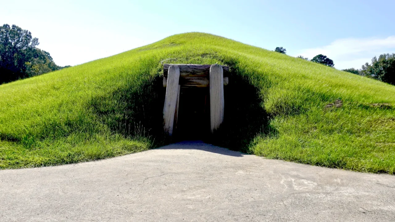 ocmulgee mounds national historical park in macon georgia preserves