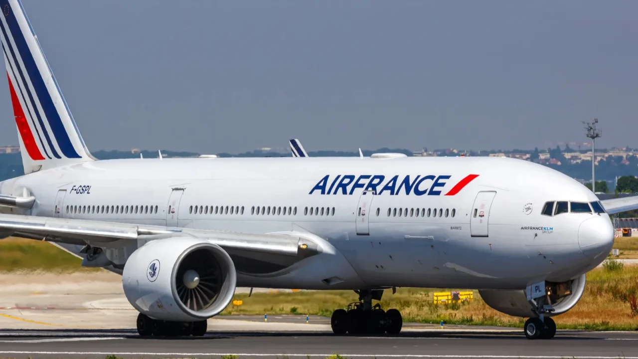 paris france june 4 2022 air france boeing 777200er