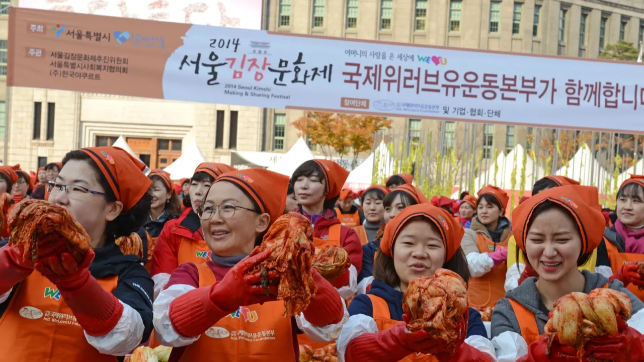 seoul november 16 2014 the recently held kimchi making