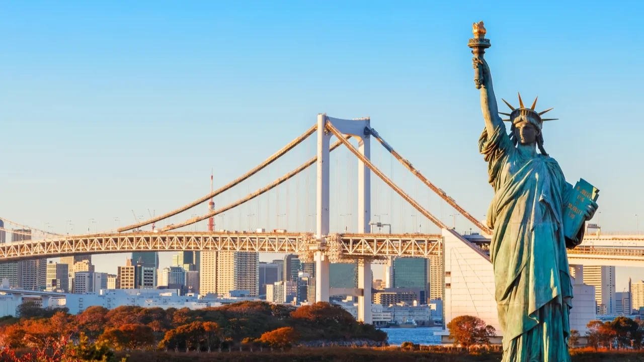 statue of liberty in odaiba area tokyo japan