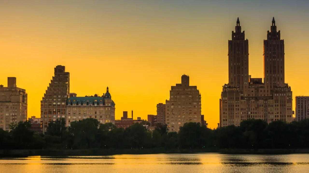 sunset over jacqueline kennedy onassis reservoir and buildings i