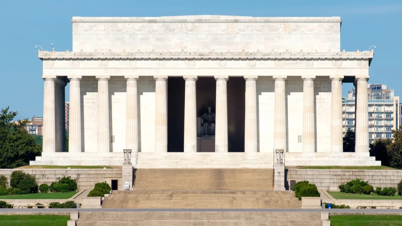the lincoln memorial in washington dc