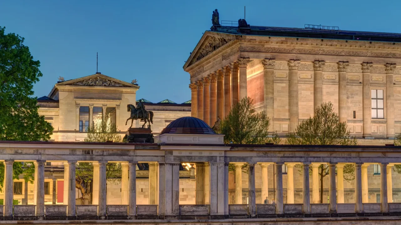the old national gallery in berlin at night