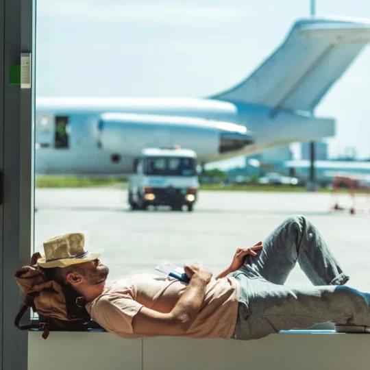 14 smart hacks for surviving long layovers