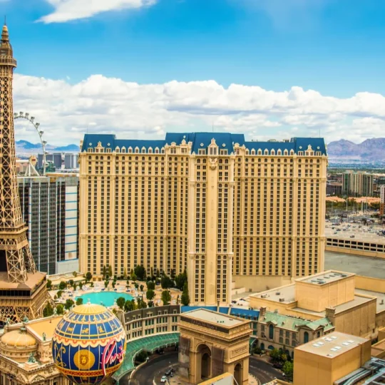 Las Vegas locals get big discounts as tourism declines