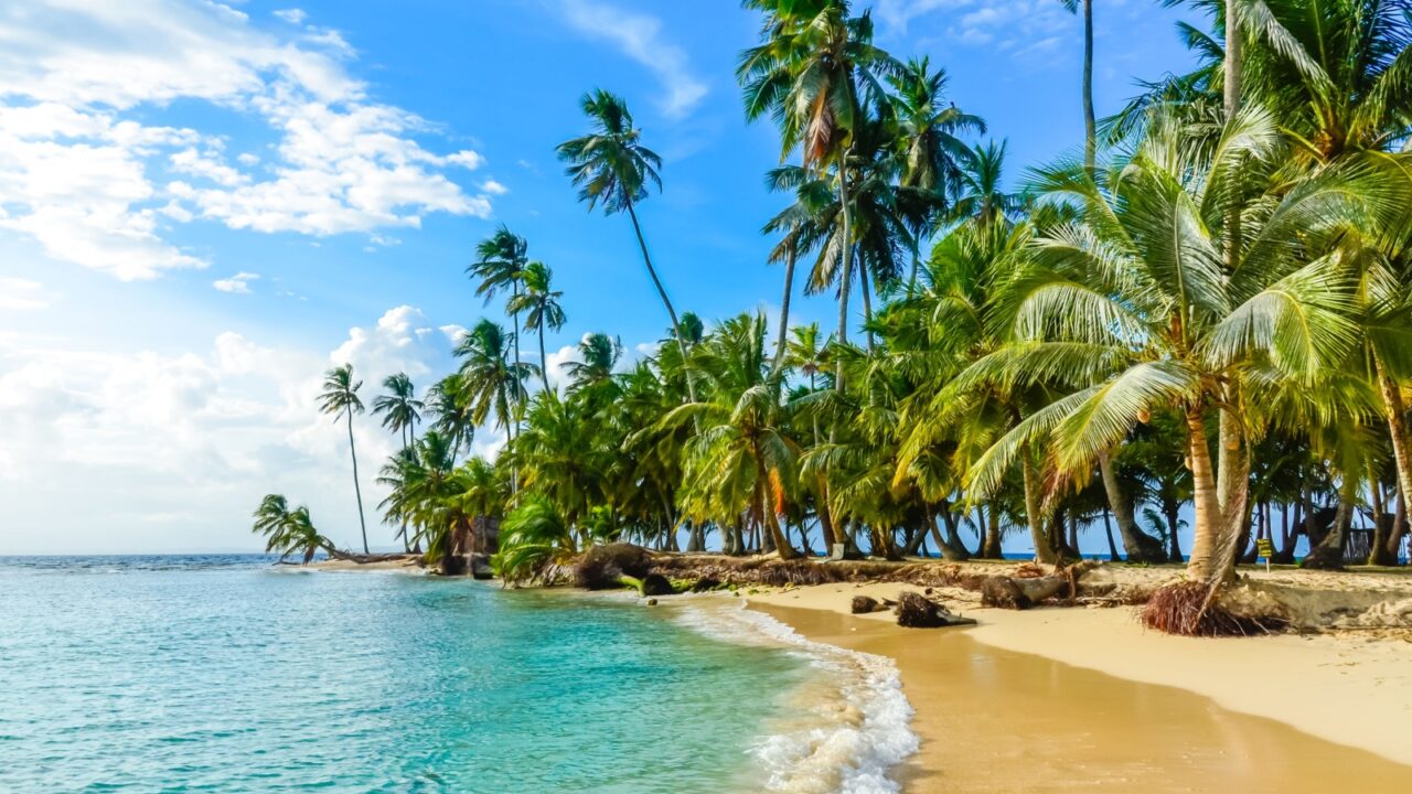 Beautiful lonely beach in caribbean San Blas island, Kuna Yala, Panama. Turquoise tropical Sea, paradise travel destination, Central America