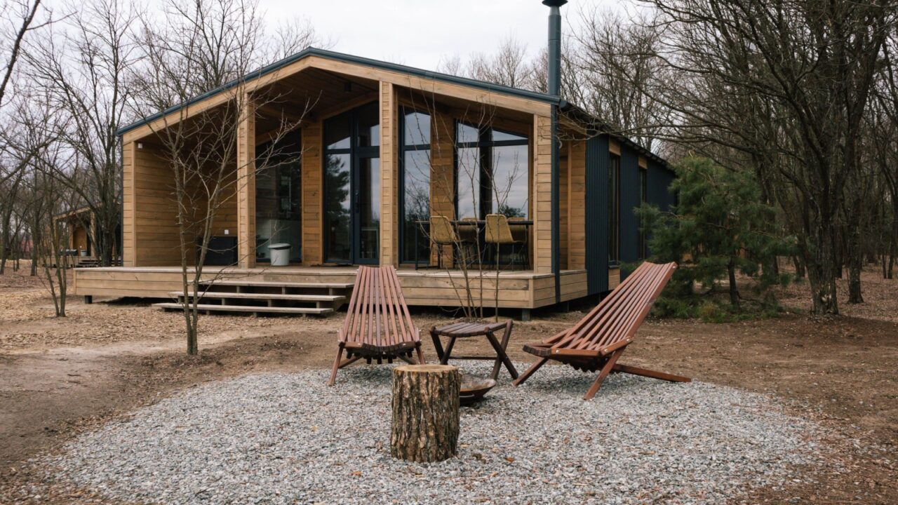 Scandinavian style small house with BBQ chilling zone in the forest