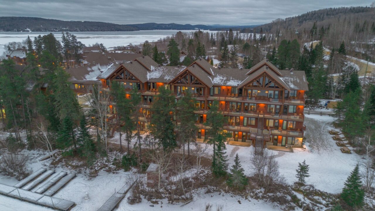 Superb hotel complex on the edge of a wild lake in Northern Canada in Quebec