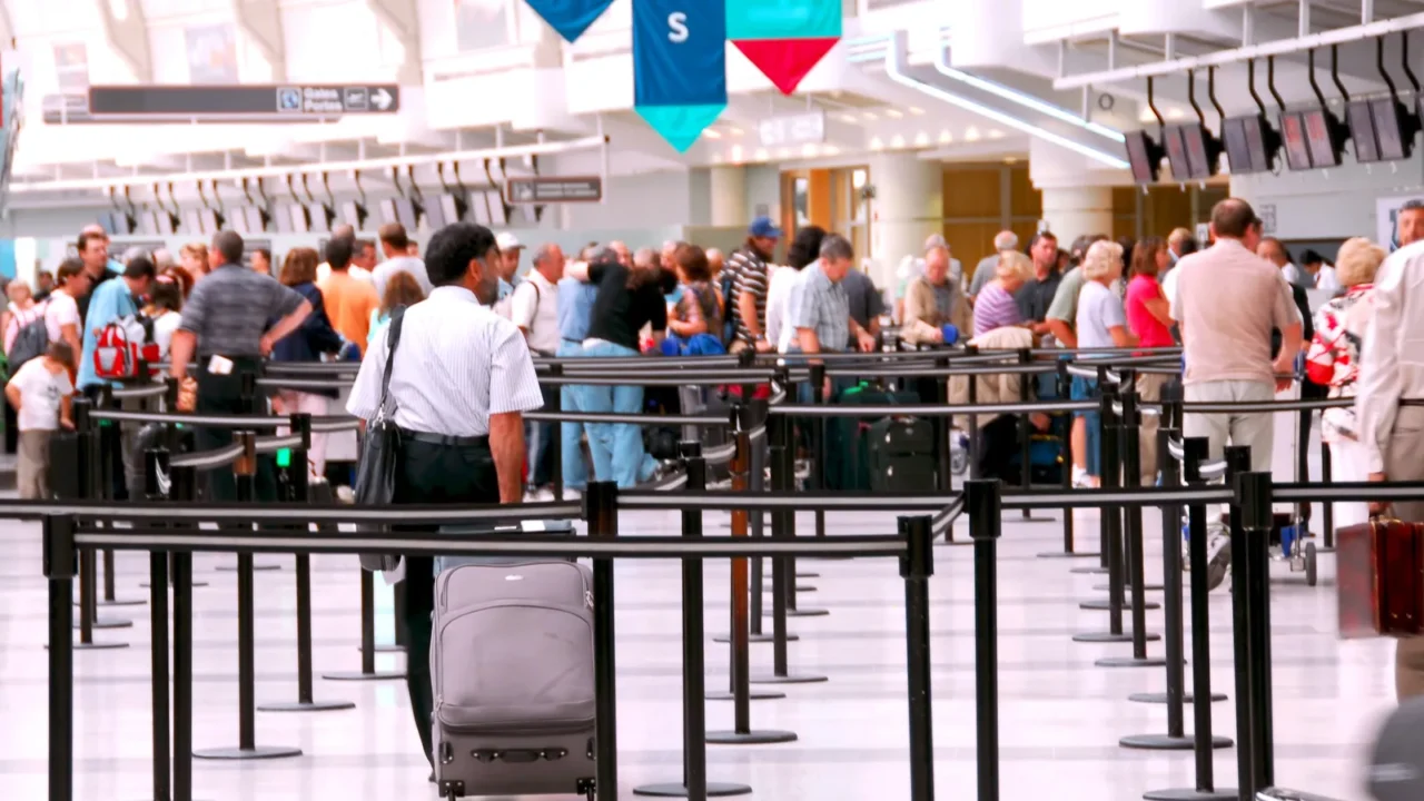 airport crowd