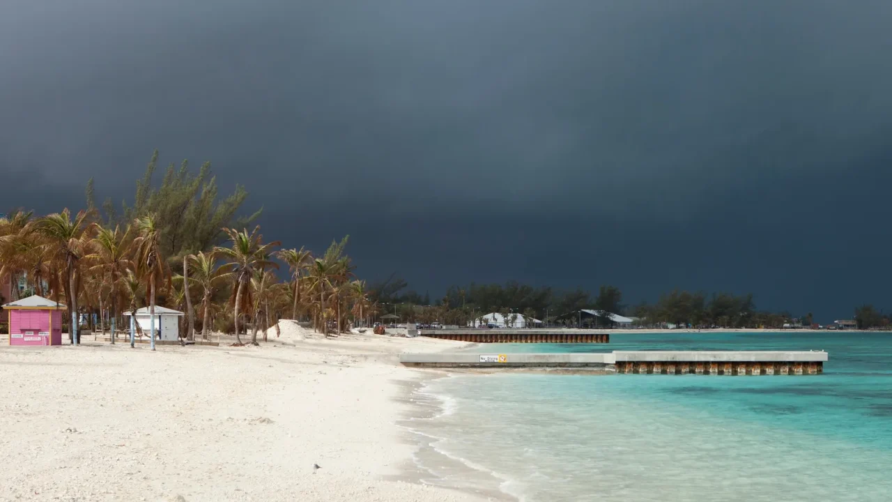 approaching hurrican in bahamas