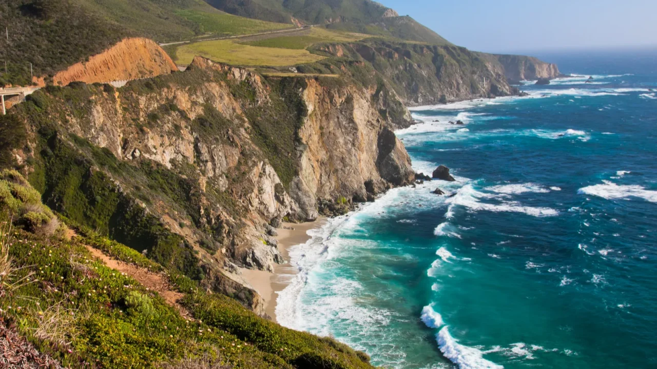 beautiful coastline in big surcalifornia