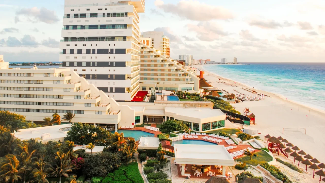 cancun mexico sea line during beautiful sunrise peaceful caribbean sea