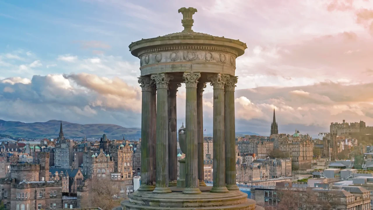 cityscape view of the old town district of edinburgh city