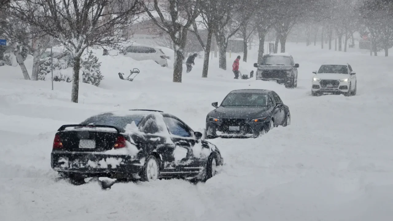 extreme snowfall during snowstorm in toronto ontario canada january