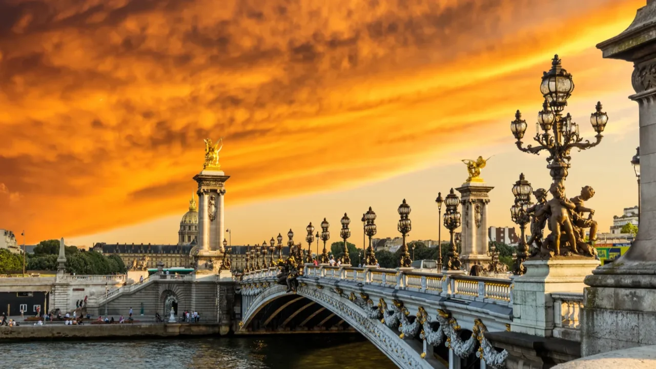 fantastic sunset over alexandre iii bridge pont alexandre iii