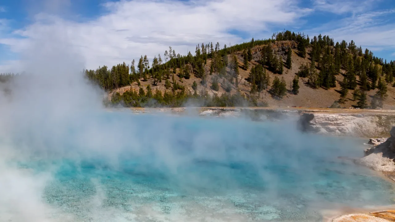 grand prismatic spring in yellowstone national park wyoming us
