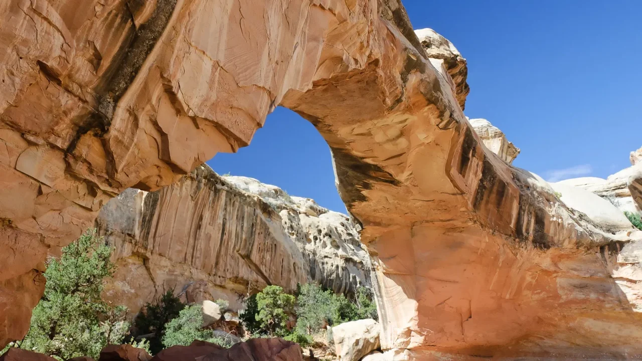 hickman bridge natural rock arch