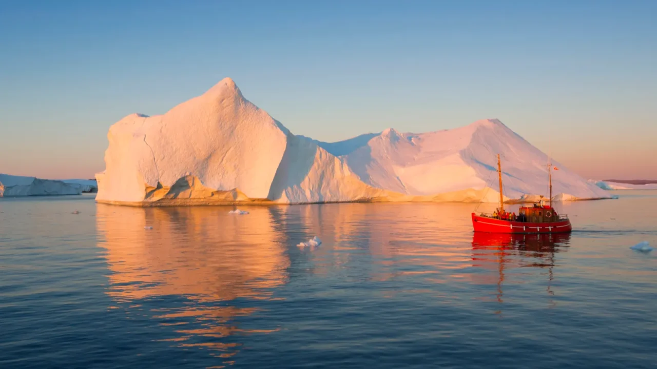 huge icebergs of polar regions