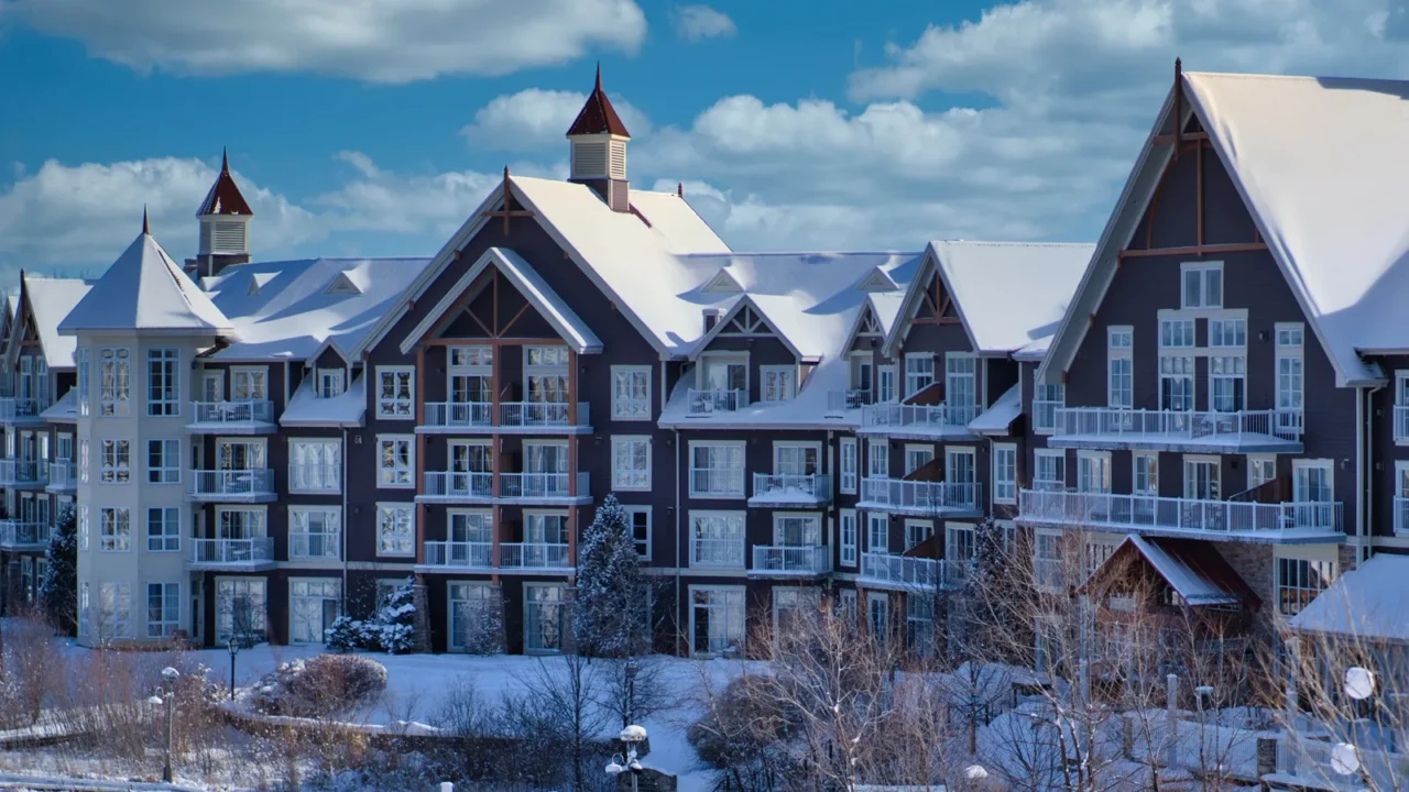 image of the blue mountain resort lodge in collingwood ontario