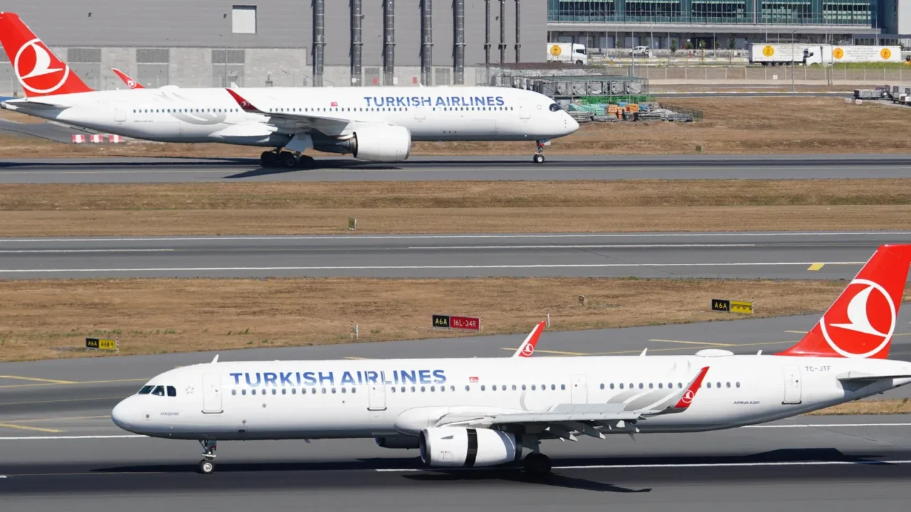 istanbul turkiye  july 12 2025 turkish airlines airbus a321231