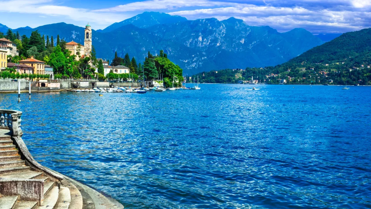 lake scenery  beautiful lago di como with splendid views