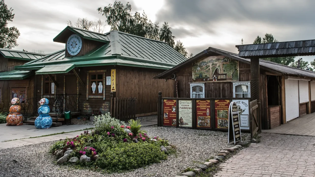 log houses in suzdal russia
